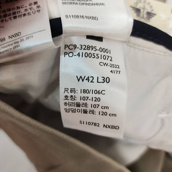 Dockers Size 42x30 Men's Classic Fit Signature Lux Cotton Stretch Pants-Pleated - Picture 6 of 8